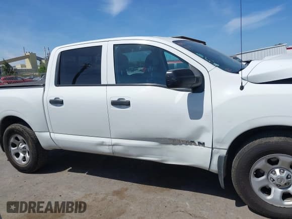 ✅ 2018 Nissan Titan SV • VIN: 1N6AA1EK4JN505266 • Лот: 42066335. Опубликован ранее на IAAI с пробегом 167 935 миль. Бесплатный доступ к архиву аукционных продаж из США и подробный отчёт об истории автомобиля на DreamBid. Изображение 13.