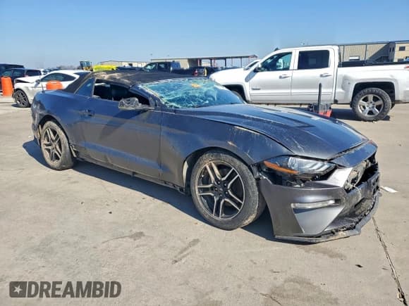 ✅ 2018 Ford Mustang EcoBoost Premium • VIN: 1FATP8UH5J5110334 • Lot: 94713485. Wystawiony na Copart z przebiegiem 74 652 mil. Bezpłatny archiwum sprzedaży aukcyjnych z USA i szczegółowy raport historii pojazdu na DreamBid. Zdjęcie 4.