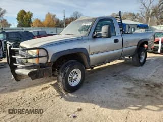 ✅ 2003 Chevrolet Silverado 2500HD Work Truck • VIN: 1GCHC24U83Z181772 • Лот: 91630915. Опубликован ранее на Copart с пробегом Не указан. Бесплатный доступ к архиву аукционных продаж из США и подробный отчёт об истории автомобиля на DreamBid. Изображение 1.