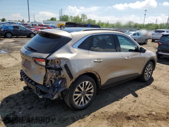 ✅ 2020 Ford Escape Titanium • VIN: 1FMCU9J90LUA49890 • Lot: 57228065. Wystawiony na Copart z przebiegiem 24 283 mil. Bezpłatny archiwum sprzedaży aukcyjnych z USA i szczegółowy raport historii pojazdu na DreamBid. Zdjęcie 3.