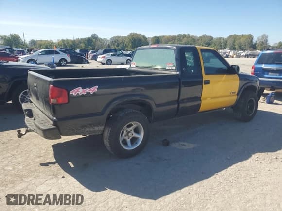 ✅ 2003 GMC Sonoma SLS • VIN: 1GTDT19X038257504 • Lot: 75195564. Listed on Copart with 169,052 mi. Free auction sales archive from the USA and detailed vehicle history report at DreamBid. Image 3.