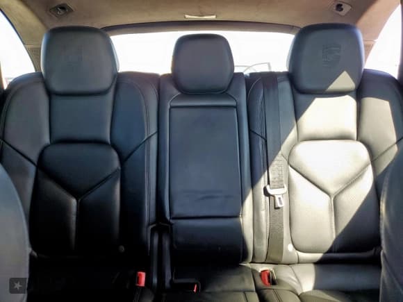 ✅ 2016 Porsche Cayenne GTS • VIN: WP1AD2A28GLA72320 • Lot: 90809395. Wystawiony na Copart z przebiegiem 113 878 mil. Bezpłatny archiwum sprzedaży aukcyjnych z USA i szczegółowy raport historii pojazdu na DreamBid. Zdjęcie 10.