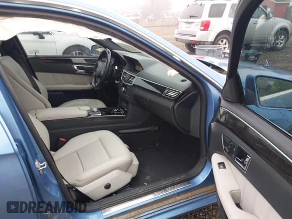 ✅ 2011 Mercedes-Benz E 350 Luxury • VIN: WDDHF2EB4BA382088 • Лот: 41034273. Опубликован ранее на IAAI с пробегом 144 254 миль. Бесплатный доступ к архиву аукционных продаж из США и подробный отчёт об истории автомобиля на DreamBid. Изображение 5.