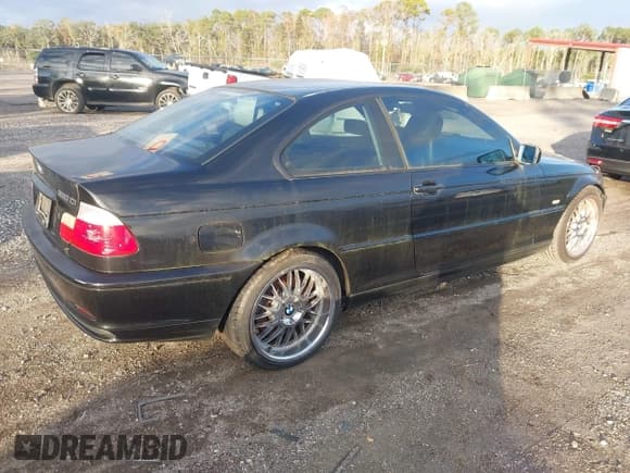 ✅ 2002 BMW 3 Series 330Ci • VIN: WBABN53402JU28411 • Lot: 43877554. Listed on IAAI with 213,190 mi. Free auction sales archive from the USA and detailed vehicle history report at DreamBid. Image 4.