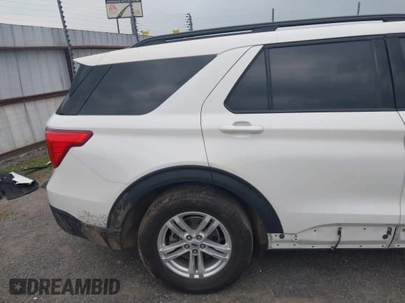 ✅ 2022 Ford Explorer XLT • VIN: 1FMSK7DH3NGC41301 • Lot: 42256526. Wystawiony na IAAI z przebiegiem 74 100 mil. Bezpłatny archiwum sprzedaży aukcyjnych z USA i szczegółowy raport historii pojazdu na DreamBid. Zdjęcie 21.