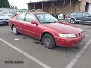 ✅ 1997 Toyota Camry LE • VIN: JT2BG22K0V0001955 • Лот: 43720204. Опубликован ранее на IAAI с пробегом 281 607 миль. Бесплатный доступ к архиву аукционных продаж из США и подробный отчёт об истории автомобиля на DreamBid. Изображение 1.