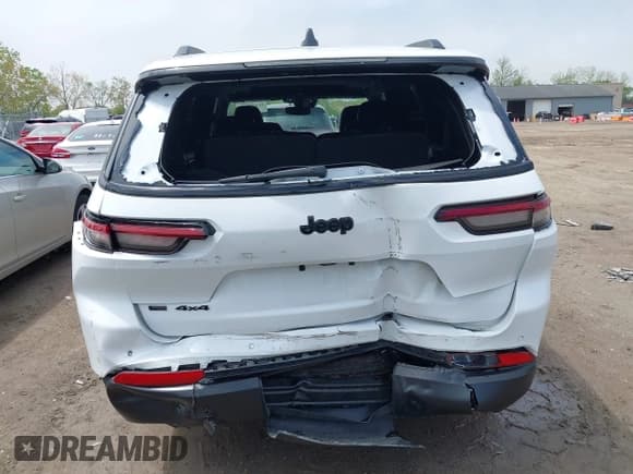 ✅ 2022 Jeep Grand Cherokee Altitude • VIN: 1C4RJKAG2N8553883 • Lot: 42178861. Wystawiony na IAAI z przebiegiem 37 635 mil. Bezpłatny archiwum sprzedaży aukcyjnych z USA i szczegółowy raport historii pojazdu na DreamBid. Zdjęcie 16.