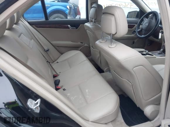 ✅ 2010 Mercedes-Benz C 300 Sport • VIN: WDDGF8BB0AF414121 • Lot: 43698734. Listed on IAAI with 174,508 mi. Free auction sales archive from the USA and detailed vehicle history report at DreamBid. Image 8.