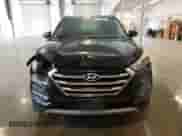 2017 Hyundai Tucson Sport z VIN KM8J33A24HU553893, wystawiony jako Copart lot #81850935 z przebiegiem 95 648 mil mil oraz Szkoda całkowita • Salvage title. Historia ofert i sprzedaży dostępna na DreamBid. Obrazek 5.