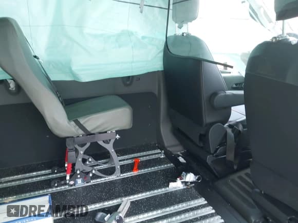 ✅ 2024 Ford Transit Passenger XL • VIN: 1FDAX2C89RKA86208 • Lot: 42260251. Wystawiony na IAAI z przebiegiem 2 635 mil. Bezpłatny archiwum sprzedaży aukcyjnych z USA i szczegółowy raport historii pojazdu na DreamBid. Zdjęcie 8.