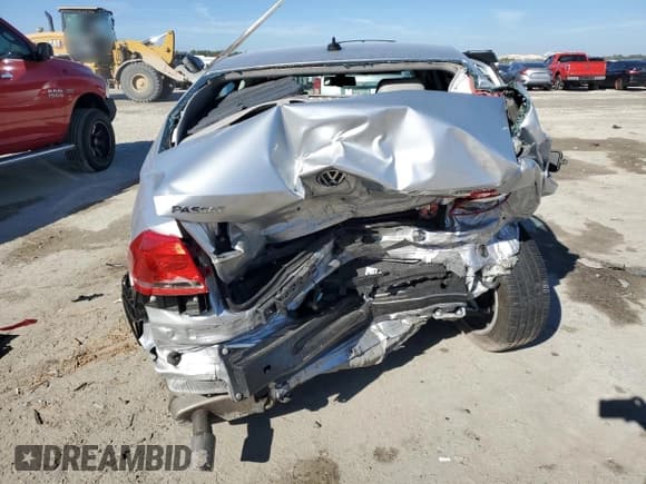 ✅ 2015 Volkswagen Passat SEL Premium • VIN: 1VWCS7A3XFC025596 • Lot: 87809615. Listed on Copart with 49,399 mi. Free auction sales archive from the USA and detailed vehicle history report at DreamBid. Image 6.