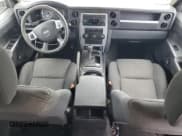 ✅ 2008 Jeep Commander Sport • VIN: 1J8HG48N58C124970 • Лот: 66025345. Опубликован ранее на Copart с пробегом 208 943 миль. Бесплатный доступ к архиву аукционных продаж из США и подробный отчёт об истории автомобиля на DreamBid. Изображение 8.