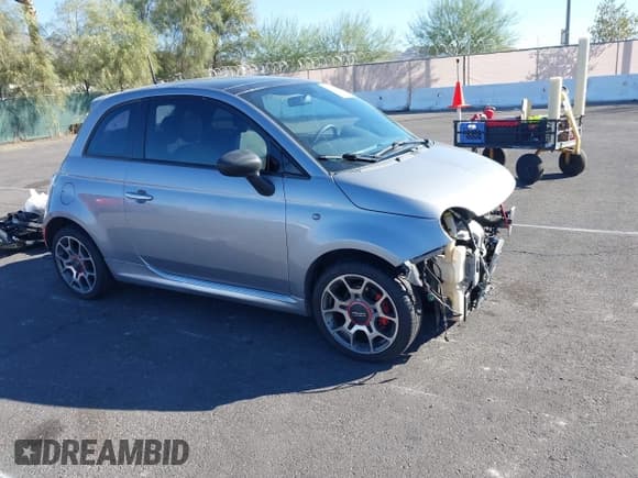 ✅ 2015 FIAT 500 Sport • VIN: 3C3CFFBR2FT662818 • Лот: 43571751. Опубликован ранее на IAAI с пробегом 122 980 миль. Бесплатный доступ к архиву аукционных продаж из США и подробный отчёт об истории автомобиля на DreamBid. Изображение 1.