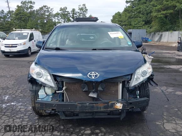 ✅ 2012 Toyota Sienna LE • VIN: 5TDJK3DC1CS042991 • Lot: 43220457. Wystawiony na IAAI z przebiegiem 152 720 mil. Bezpłatny archiwum sprzedaży aukcyjnych z USA i szczegółowy raport historii pojazdu na DreamBid. Zdjęcie 12.