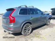 ✅ 2019 Volvo XC90 Momentum • VIN: YV4A22PK1K1417851 • Lot: 43511075. Wystawiony na IAAI z przebiegiem 98 867 mil. Bezpłatny archiwum sprzedaży aukcyjnych z USA i szczegółowy raport historii pojazdu na DreamBid. Zdjęcie 4.