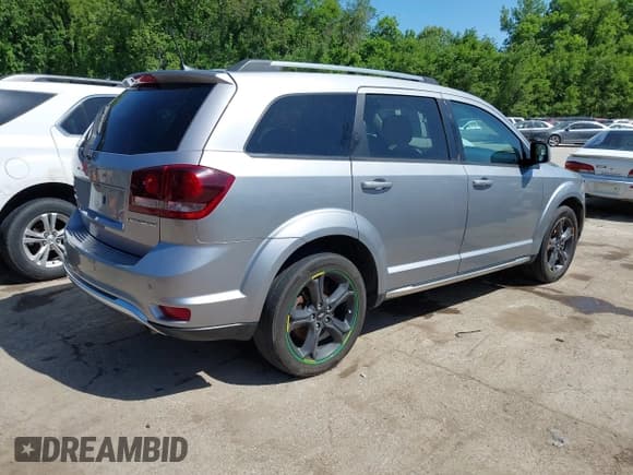 ✅ 2020 Dodge Journey Crossroad • VIN: 3C4PDCGBXLT272722 • Lot: 42209419. Listed on IAAI with 124,463 mi. Free auction sales archive from the USA and detailed vehicle history report at DreamBid. Image 4.
