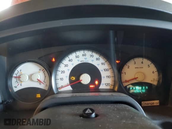 2005 Dodge Dakota ST z VIN 1D7HW28K65S346137, wystawiony jako Copart lot #50410765 z przebiegiem 128 670 mil mil oraz Czysty tytuł • Clean title. Historia ofert i sprzedaży dostępna na DreamBid. Obrazek 9.