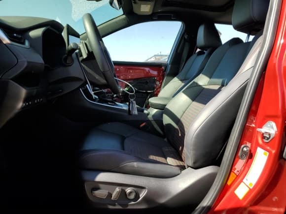 ✅ 2024 Toyota RAV4 XSE • VIN: JTMEB3FV5RD212855 • Лот: 90061985. Опубликован ранее на Copart с пробегом 9 975 миль. Бесплатный доступ к архиву аукционных продаж из США и подробный отчёт об истории автомобиля на DreamBid. Изображение 7.