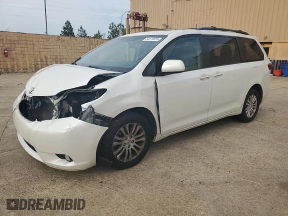 ✅ 2017 Toyota Sienna XLE Auto Access Seat • VIN: 5TDYZ3DC1HS855359 • Lot: 54170315. Listed on Copart with 129,570 mi. Free auction sales archive from the USA and detailed vehicle history report at DreamBid. Image 1.