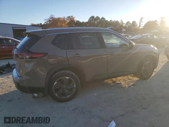 ✅ 2025 Nissan Rogue SV • VIN: 5N1BT3BA4SC844336 • Lot: 90661255. Wystawiony na Copart z przebiegiem 4 838 mil. Bezpłatny archiwum sprzedaży aukcyjnych z USA i szczegółowy raport historii pojazdu na DreamBid. Zdjęcie 3.