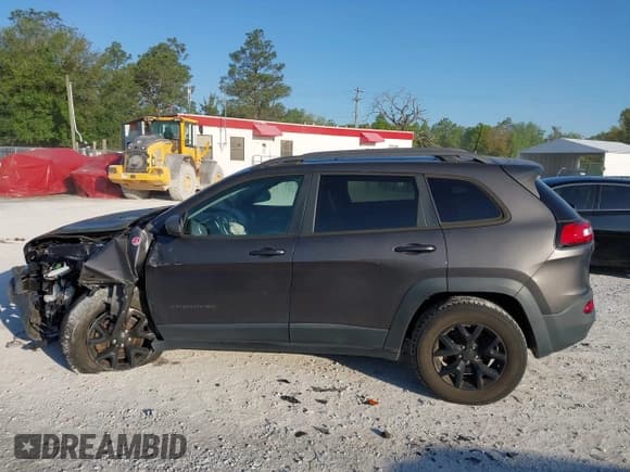 ✅ 2018 Jeep Cherokee Trailhawk • VIN: 1C4PJMBX7JD517299 • Lot: 42022770. Wystawiony na IAAI z przebiegiem 62 865 mil. Bezpłatny archiwum sprzedaży aukcyjnych z USA i szczegółowy raport historii pojazdu na DreamBid. Zdjęcie 15.