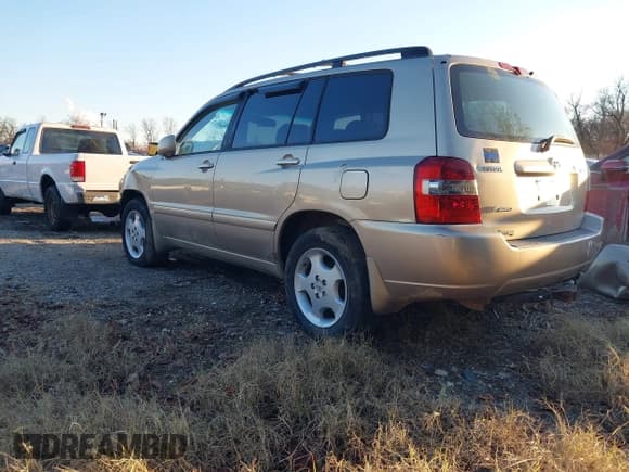 ✅ 2004 Toyota Highlander • VIN: JTEEP21A040052072 • Lot: 43853717. Wystawiony na IAAI z przebiegiem 201 784 mil. Bezpłatny archiwum sprzedaży aukcyjnych z USA i szczegółowy raport historii pojazdu na DreamBid. Zdjęcie 3.