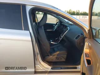 ✅ 2017 Volvo XC60 Inscription • VIN: YV440MDU5H2149491 • Lot: 43268279. Wystawiony na IAAI z przebiegiem 209 152 mil. Bezpłatny archiwum sprzedaży aukcyjnych z USA i szczegółowy raport historii pojazdu na DreamBid. Zdjęcie 5.