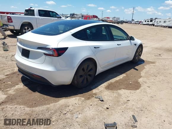 ✅ 2024 Tesla Model 3 • VIN: 5YJ3E1EAXRF757802 • Lot: 42669229. Wystawiony na IAAI z przebiegiem 10 511 mil. Bezpłatny archiwum sprzedaży aukcyjnych z USA i szczegółowy raport historii pojazdu na DreamBid. Zdjęcie 4.
