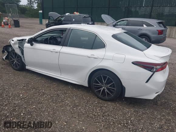 2021 Toyota Camry SE with VIN 4T1G11BK6MU025267, listed as a IAAI auction lot 42648821 with 113,931 mi miles and . Bid and sale history available at DreamBid. Image 3.
