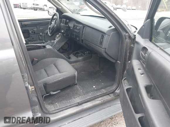 ✅ 2003 Dodge Durango Sport • VIN: 1D4HS38N63F537815 • Lot: 43832804. Wystawiony na IAAI z przebiegiem 216 984 mil. Bezpłatny archiwum sprzedaży aukcyjnych z USA i szczegółowy raport historii pojazdu na DreamBid. Zdjęcie 5.