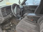 ✅ 2000 Dodge Dakota Sport • VIN: 1B7GG22N9YS708746 • Lot: 47067725. Wystawiony na Copart z przebiegiem 292 586 mil. Bezpłatny archiwum sprzedaży aukcyjnych z USA i szczegółowy raport historii pojazdu na DreamBid. Zdjęcie 7.