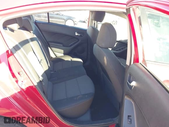 ✅ 2015 Kia Forte LX • VIN: KNAFX4A6XF5289428 • Lot: 43455077. Wystawiony na IAAI z przebiegiem 116 952 mil. Bezpłatny archiwum sprzedaży aukcyjnych z USA i szczegółowy raport historii pojazdu na DreamBid. Zdjęcie 8.