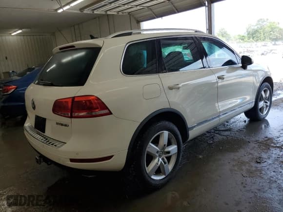 ✅ 2011 Volkswagen Touareg • VIN: WVGFG9BP1BD005350 • Лот: 58558055. Опубликован ранее на Copart с пробегом 137 982 миль. Бесплатный доступ к архиву аукционных продаж из США и подробный отчёт об истории автомобиля на DreamBid. Изображение 3.