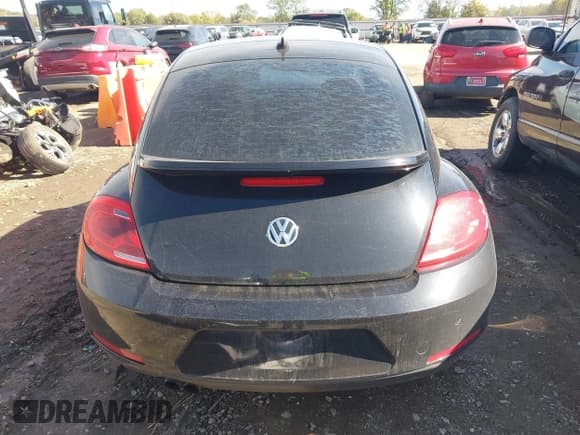 ✅ 2015 Volkswagen Beetle 1.8T • VIN: 3VWF17AT5FM653130 • Lot: 43598979. Listed on IAAI with 121,569 mi. Free auction sales archive from the USA and detailed vehicle history report at DreamBid. Image 16.