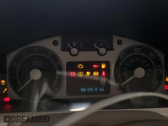 ✅ 2008 Mercury Mariner Premier • VIN: 4M2CU97118KJ52951 • Lot: 61640225. Listed on Copart with 186,109 mi. Free auction sales archive from the USA and detailed vehicle history report at DreamBid. Image 9.