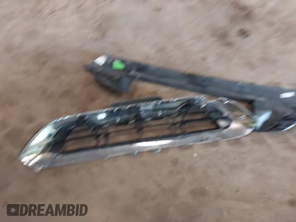 ✅ 2024 Mercedes-Benz GLS 450 • VIN: 4JGFF5KE4RB252412 • Lot: 42345604. Listed on IAAI with 6,137 mi. Free auction sales archive from the USA and detailed vehicle history report at DreamBid. Image 11.