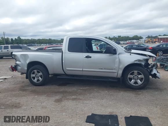 ✅ 2006 Nissan Titan SE • VIN: 1N6AA06A56N538963 • Lot: 43420772. Wystawiony na IAAI z przebiegiem 208 219 mil. Bezpłatny archiwum sprzedaży aukcyjnych z USA i szczegółowy raport historii pojazdu na DreamBid. Zdjęcie 13.