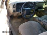 ✅ 1998 GMC Sierra 1500 • VIN: 2GTEC19R2W1515485 • Lot: 81452995. Wystawiony na Copart z przebiegiem 293 861 mil. Bezpłatny archiwum sprzedaży aukcyjnych z USA i szczegółowy raport historii pojazdu na DreamBid. Zdjęcie 8.