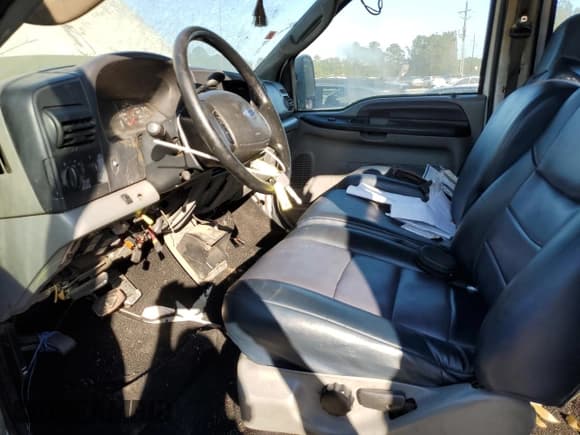 ✅ 2006 Ford F-250 XL • VIN: 1FTSW20506ED61593 • Lot: 91292235. Wystawiony na Copart z przebiegiem 203 202 mil. Bezpłatny archiwum sprzedaży aukcyjnych z USA i szczegółowy raport historii pojazdu na DreamBid. Zdjęcie 7.