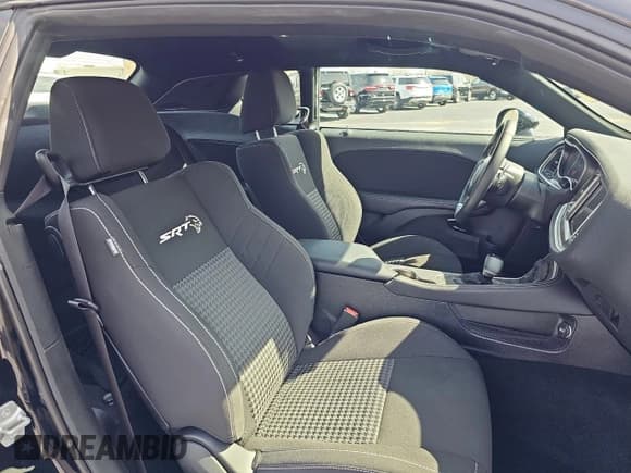 ✅ 2021 Dodge Challenger SRT Super Stock • VIN: 2C3CDZL97MH609608 • Lot: 48615185. Wystawiony na Copart z przebiegiem 1 740 mil. Bezpłatny archiwum sprzedaży aukcyjnych z USA i szczegółowy raport historii pojazdu na DreamBid. Zdjęcie 5.