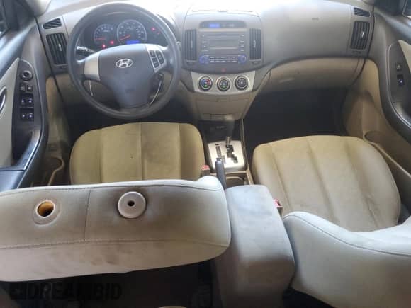 2010 Hyundai Elantra GLS z VIN KMHDU4ADXAU944022, wystawiony jako Copart lot #68684004 z przebiegiem 99 278 mil mil oraz Szkoda całkowita • Salvage title. Historia ofert i sprzedaży dostępna na DreamBid. Obrazek 8.