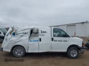 ✅ 2017 GMC Savana • VIN: 1GTZ7GFF3H1116399 • Lot: 41904281. Wystawiony na IAAI z przebiegiem 159 077 mil. Bezpłatny archiwum sprzedaży aukcyjnych z USA i szczegółowy raport historii pojazdu na DreamBid. Zdjęcie 13.