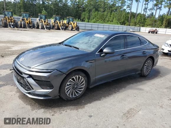 ✅ 2025 Hyundai Sonata SEL • VIN: KMHL34JJ3SA115235 • Lot: 84777415. Listed on Copart with 3,690 mi. Free auction sales archive from the USA and detailed vehicle history report at DreamBid. Image 1.