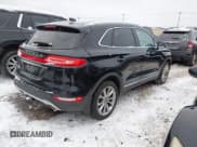 ✅ 2019 Lincoln MKC Select • VIN: 5LMCJ2D94KUL04547 • Lot: 43809359. Wystawiony na IAAI z przebiegiem 67 139 mil. Bezpłatny archiwum sprzedaży aukcyjnych z USA i szczegółowy raport historii pojazdu na DreamBid. Zdjęcie 4.
