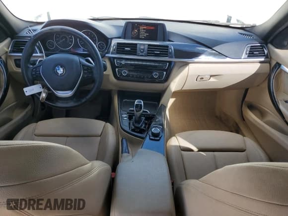 ✅ 2016 BMW 3 Series 328i • VIN: WBA8E9C56GK645053 • Lot: 86226745. Wystawiony na Copart z przebiegiem 167 376 mil. Bezpłatny archiwum sprzedaży aukcyjnych z USA i szczegółowy raport historii pojazdu na DreamBid. Zdjęcie 8.