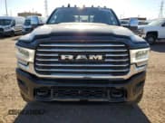 ✅ 2023 Ram 2500 Laramie • VIN: 3C6UR5FL4PG580565 • Lot: 53915245. Wystawiony na Copart z przebiegiem 13 948 mil. Bezpłatny archiwum sprzedaży aukcyjnych z USA i szczegółowy raport historii pojazdu na DreamBid. Zdjęcie 5.