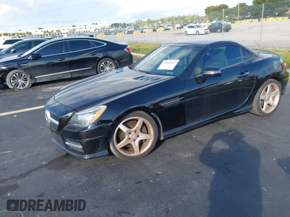 ✅ 2016 Mercedes-Benz SLK 300 • VIN: WDDPK3JA4GF121824 • Лот: 43842682. Опубликован ранее на IAAI с пробегом 86 601 миль. Бесплатный доступ к архиву аукционных продаж из США и подробный отчёт об истории автомобиля на DreamBid. Изображение 2.