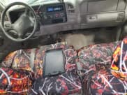 ✅ 1997 Chevrolet Silverado 1500 • VIN: 2GCEK19M1V1217306 • Lot: 70371685. Wystawiony na Copart z przebiegiem 185 208 mil. Bezpłatny archiwum sprzedaży aukcyjnych z USA i szczegółowy raport historii pojazdu na DreamBid. Zdjęcie 8.