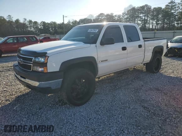 ✅ 2006 Chevrolet Silverado 2500HD Work Truck • VIN: 1GCHC23U86F252766 • Lot: 43647845. Wystawiony na Copart z przebiegiem 307 488 mil. Bezpłatny archiwum sprzedaży aukcyjnych z USA i szczegółowy raport historii pojazdu na DreamBid. Zdjęcie 1.