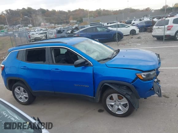 ✅ 2022 Jeep Compass Latitude • VIN: 3C4NJDBB9NT231501 • Lot: 43703819. Wystawiony na IAAI z przebiegiem Nie podano. Bezpłatny archiwum sprzedaży aukcyjnych z USA i szczegółowy raport historii pojazdu na DreamBid. Zdjęcie 13.
